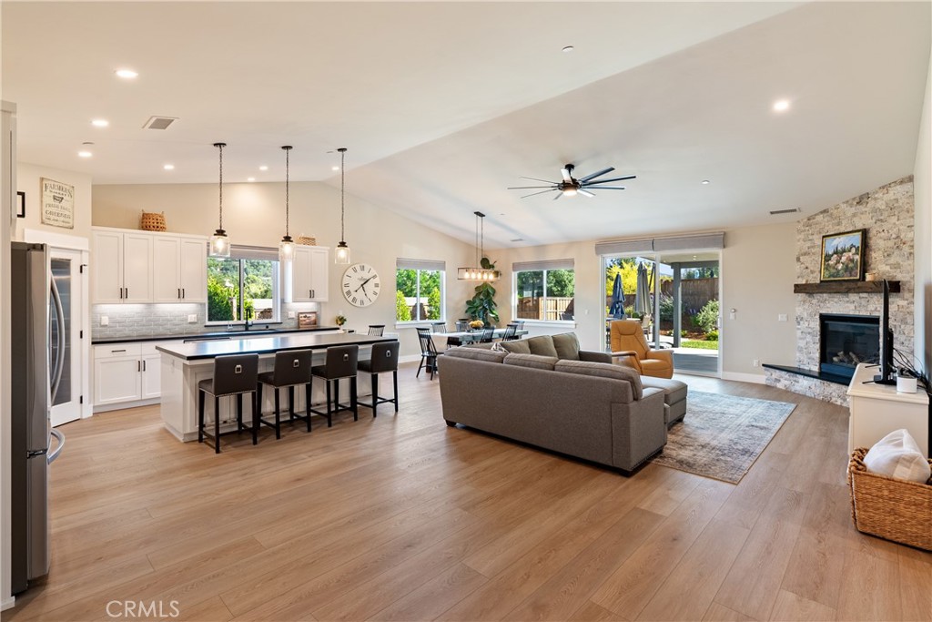 8550 El Corte Road Atascadero, CA 93422 - Photo 12 of 72 Open concept layout highlighted by vaulted ceilings and abundant natural light.