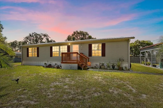 a view of a house with backyard and garden