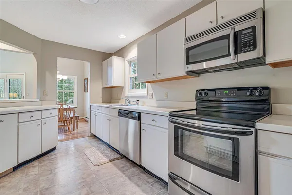 $199,000 | 2181 Oak Hill Drive, Canadensis, PA 18325