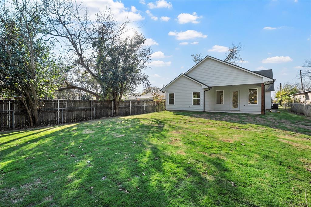 603 South Harrison Street West, TX 76691 - Photo 28 of 30 a front view of house with yard and green space