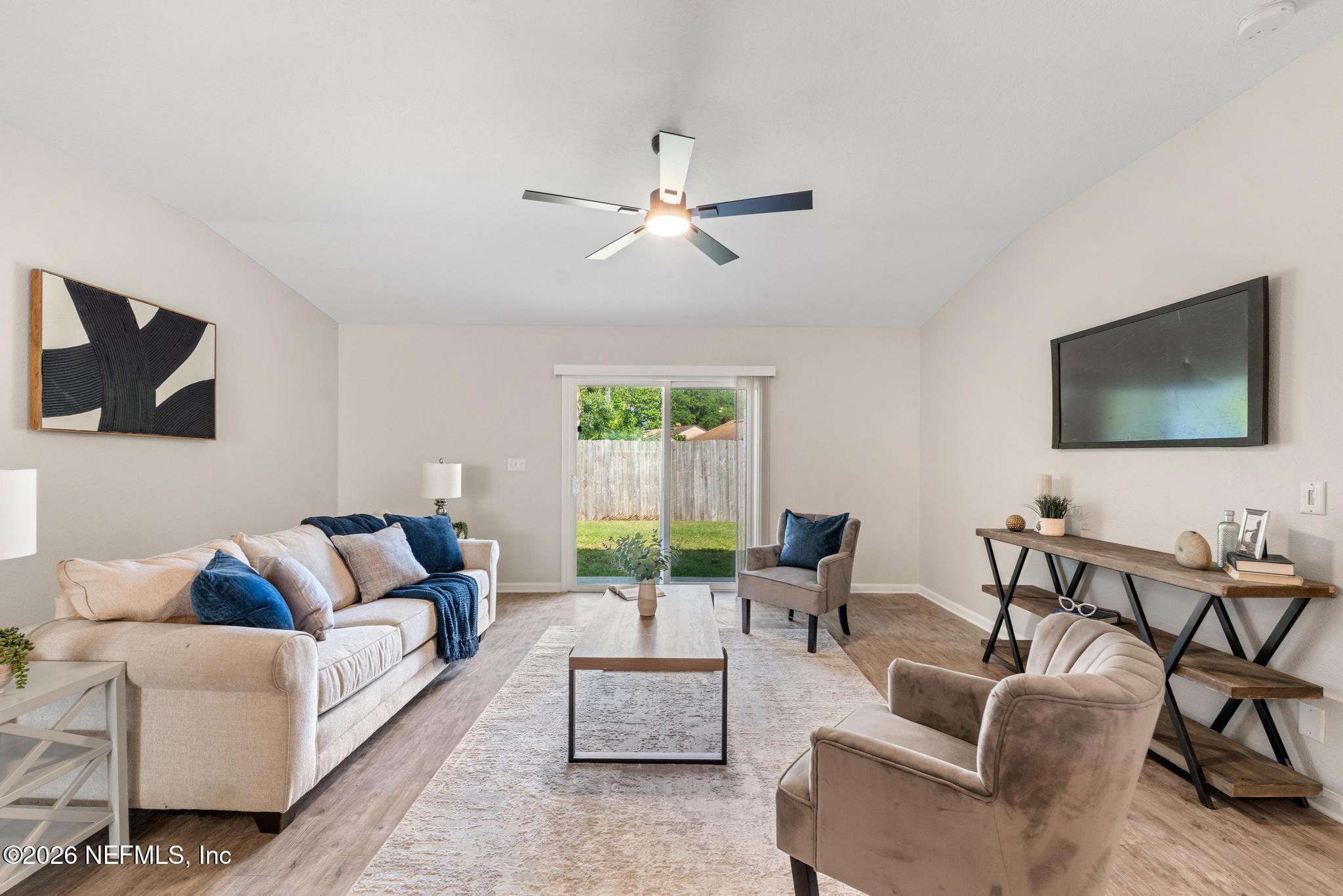 5529 Nettie Road Jacksonville, FL 32207 - Photo 3 of 22 Living Area