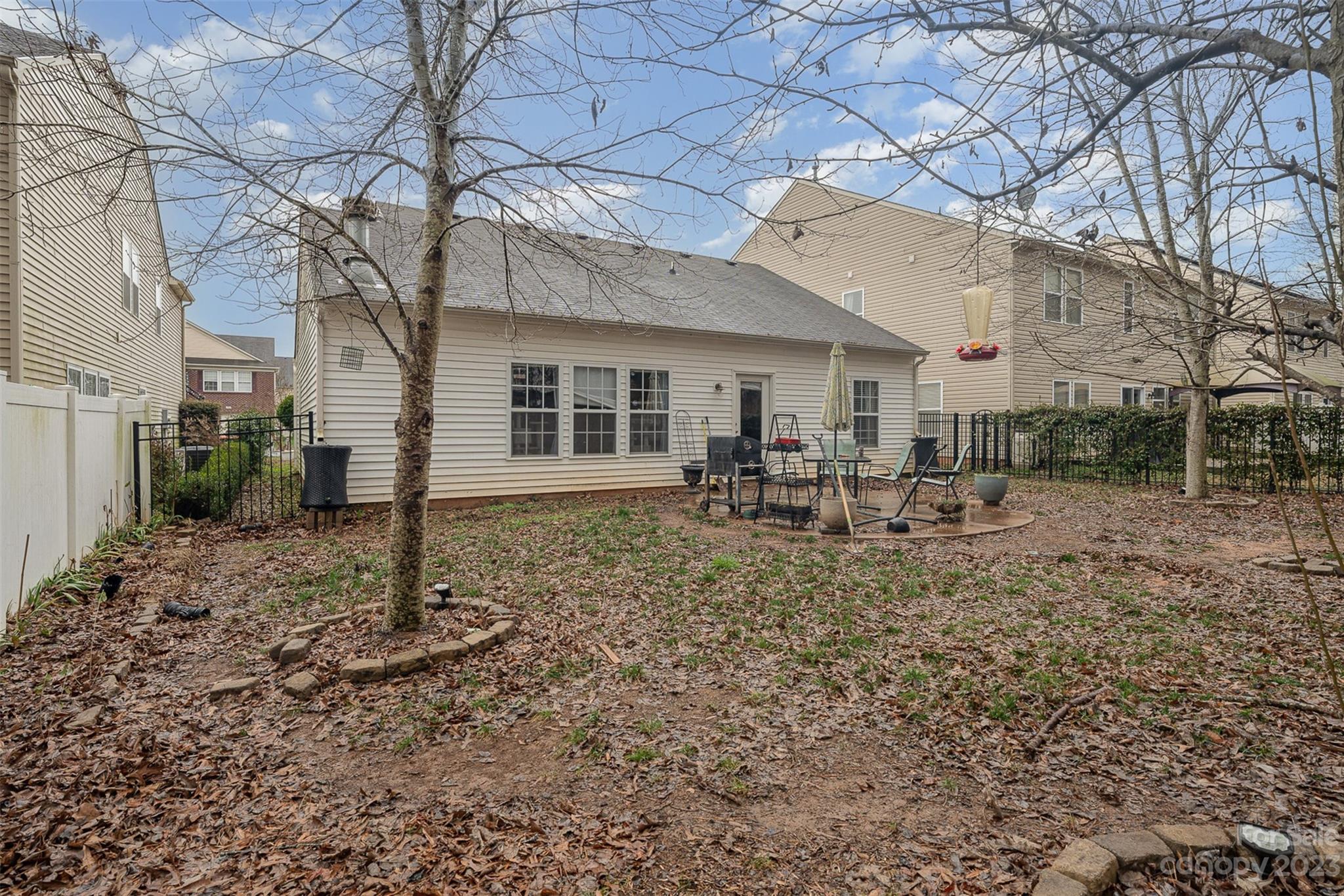 2070 Durand Road Fort Mill, SC 29715 - Photo 26 of 28 a backyard of a house with table and chairs