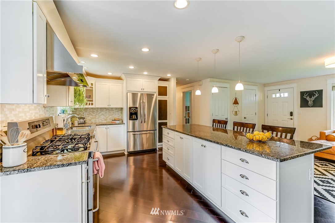 7916 199th Street Southwest Edmonds, WA 98026 - Photo 11 of 25 Gallery Image 11