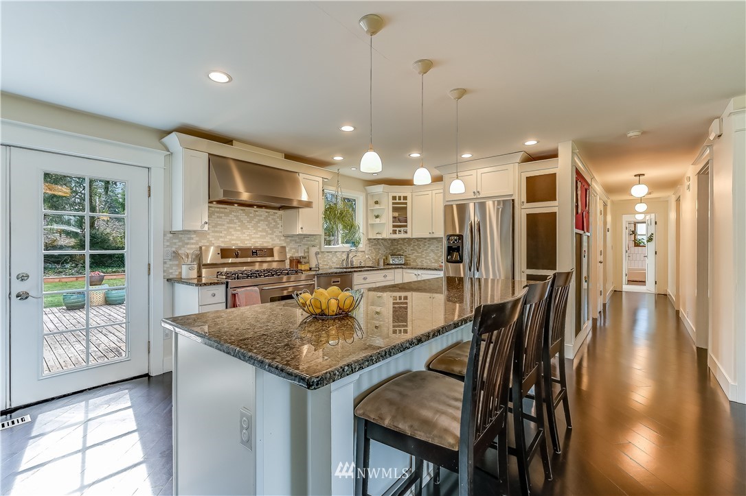 7916 199th Street Southwest Edmonds, WA 98026 - Photo 12 of 25 Gallery Image 12