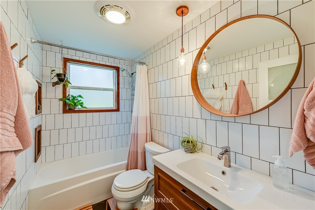7916 199th Street Southwest Edmonds, WA 98026 - Photo 17 of 25 Gallery Image 17