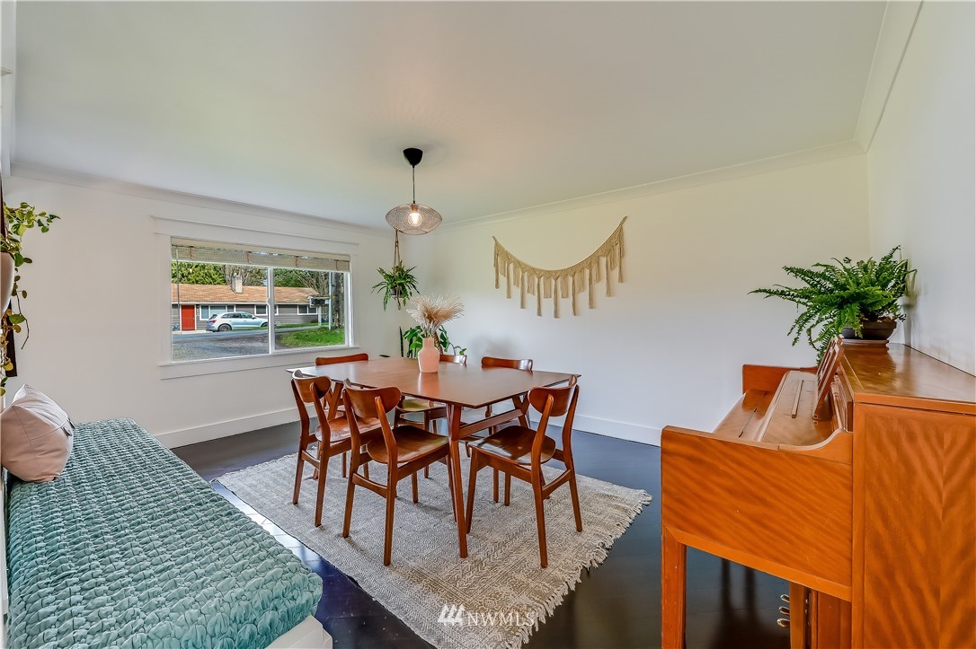 7916 199th Street Southwest Edmonds, WA 98026 - Photo 7 of 25 Gallery Image 7