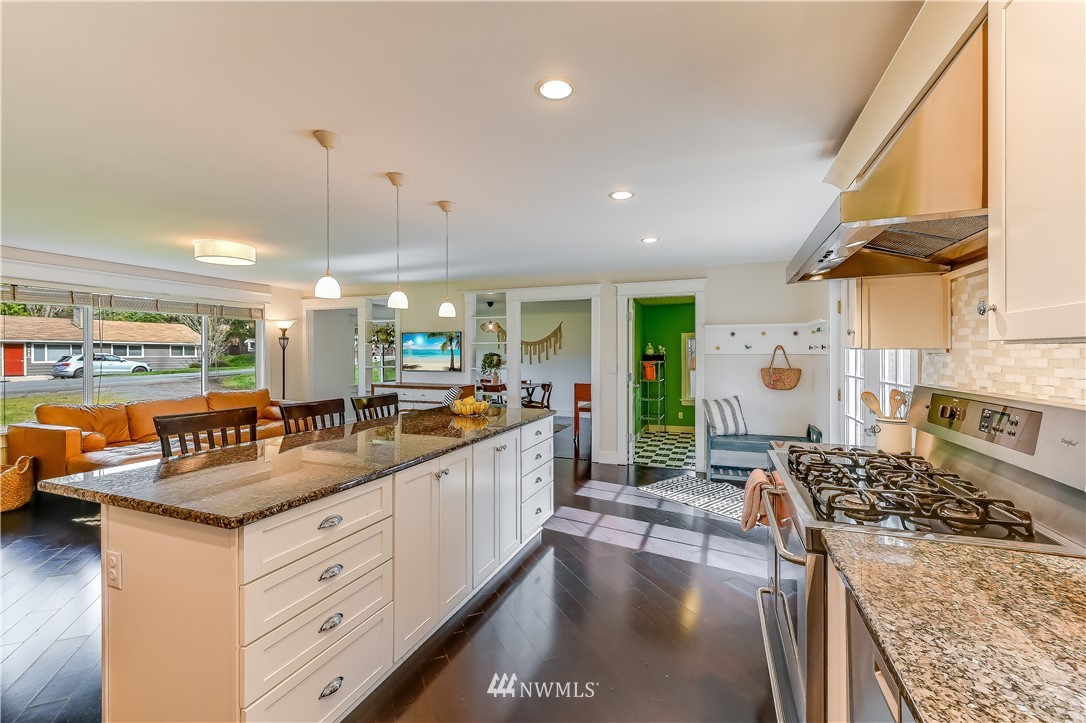 7916 199th Street Southwest Edmonds, WA 98026 - Photo 9 of 25 Gallery Image 9