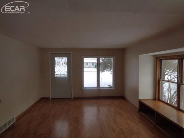 5455 North Webster Road Flushing, MI 48433 - Photo 2 of 10 21247038-1.JPG