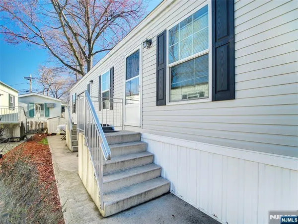 $90,000 | 17 East 6th Street, Moonachie, NJ 07074
