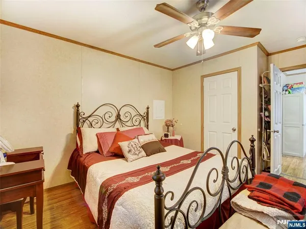 $90,000 | 17 East 6th Street, Moonachie, NJ 07074