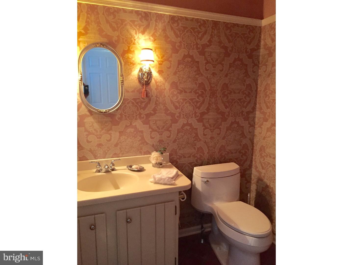 451 Inveraray Villanova, PA 19085 - Photo 10 of 20