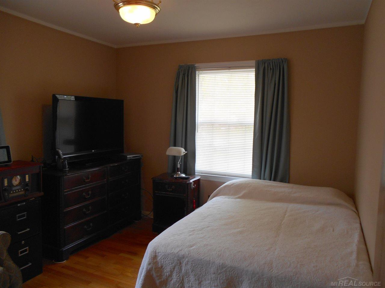 643 Barrington Road Grosse Pointe Park, MI 48230 - Photo 14 of 30