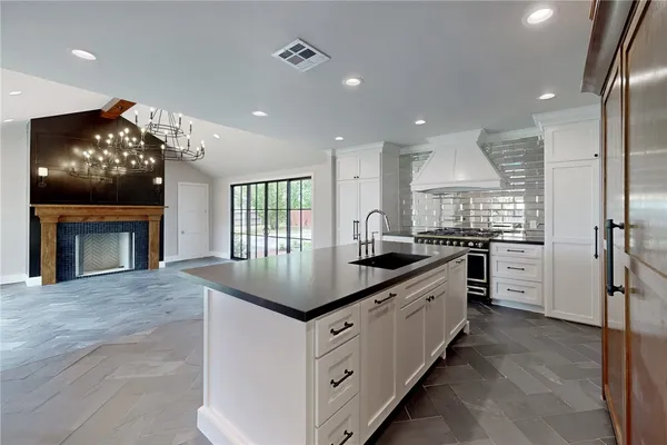 $2,400,000 | 308 Pershing Avenue, College Station, TX 77840