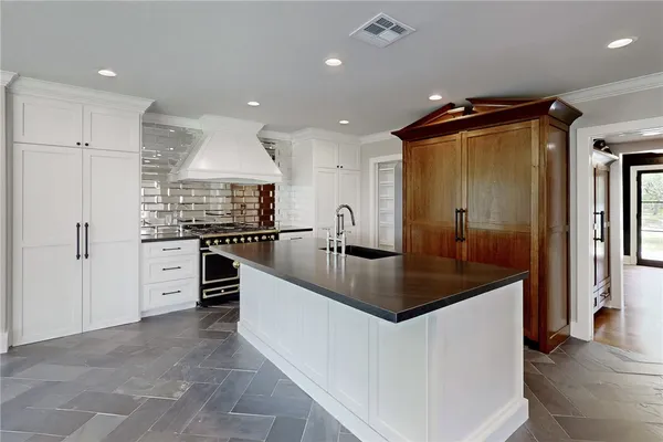 $2,400,000 | 308 Pershing Avenue, College Station, TX 77840