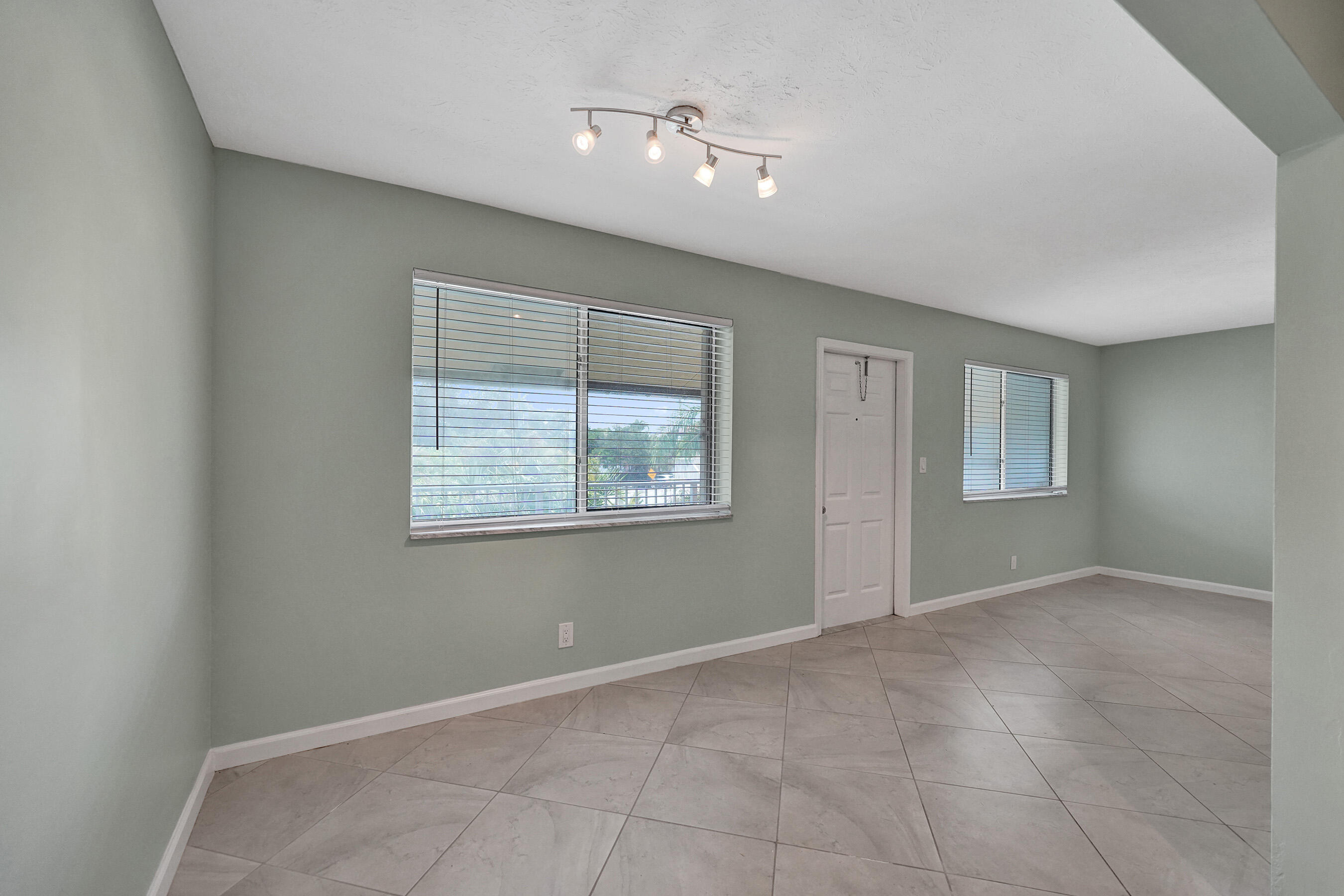 1250 Miami Road, Unit 11 Fort Lauderdale, FL 33316 - Photo 15 of 38 DSC08045