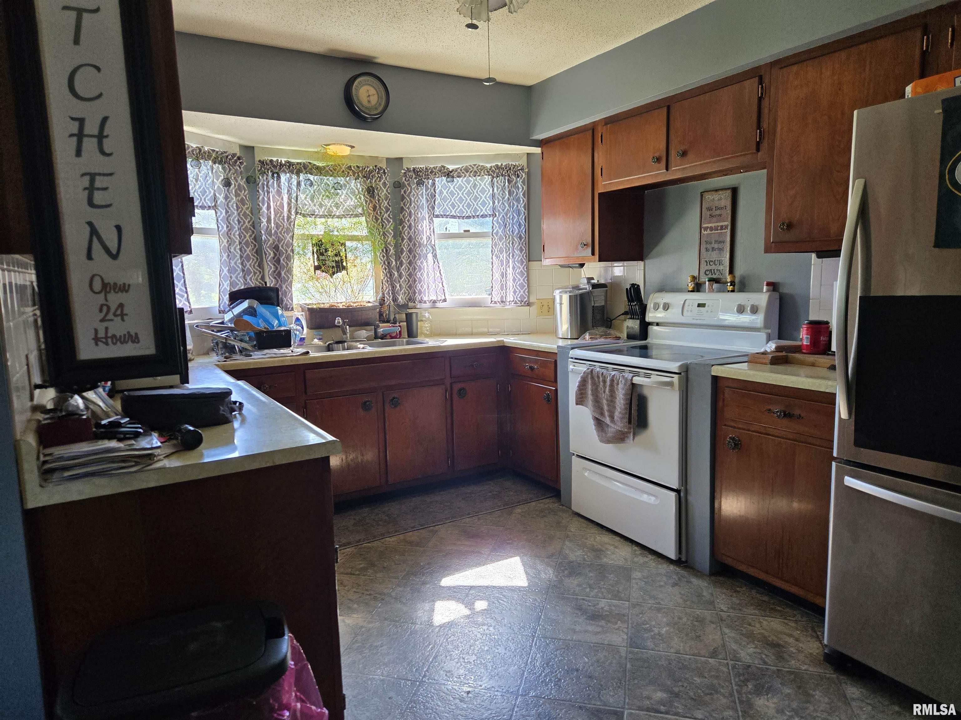 726 East First Street Dallas City, IL 62330 - Photo 8 of 22