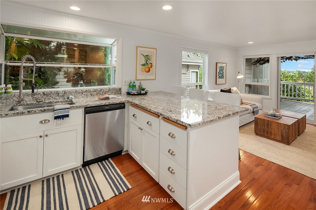 3338 9th Avenue West Seattle, WA 98119 - Photo 6 of 25