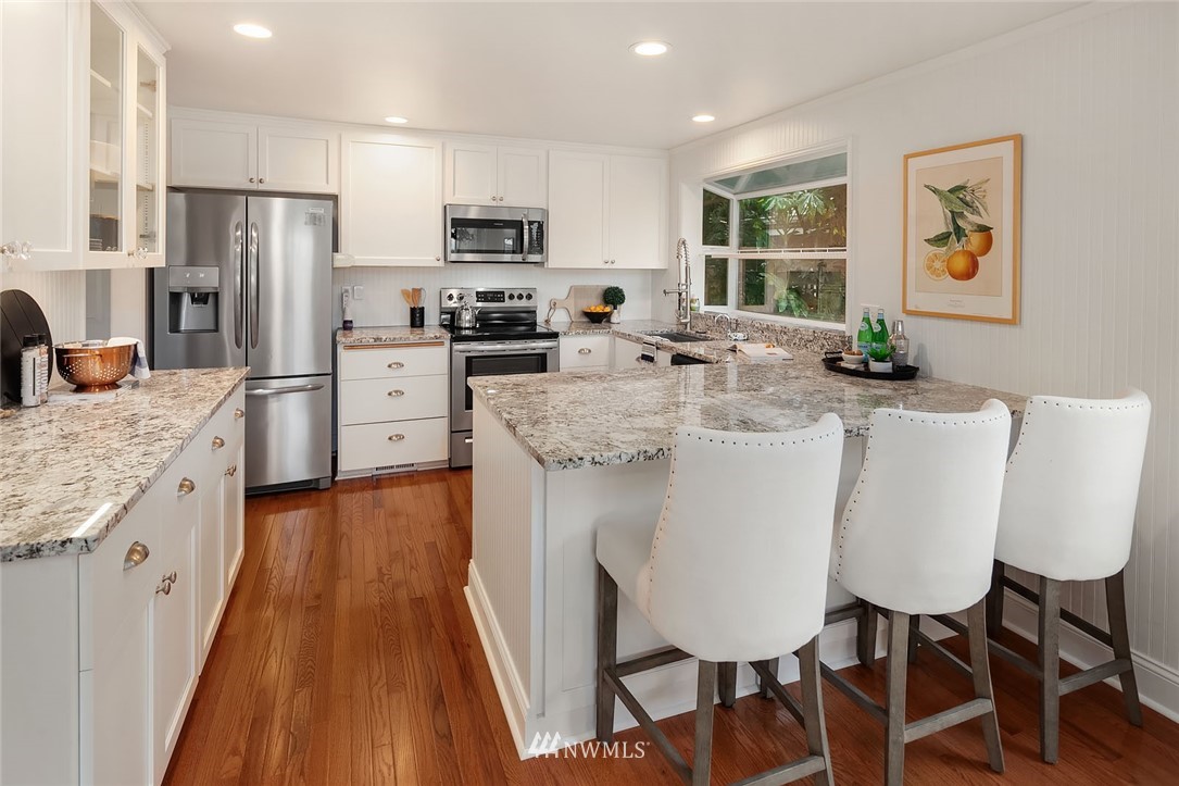 3338 9th Avenue West Seattle, WA 98119 - Photo 7 of 25