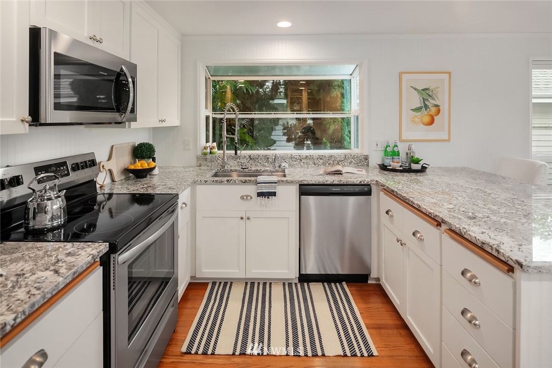 3338 9th Avenue West Seattle, WA 98119 - Photo 8 of 25