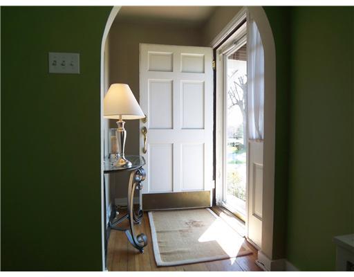 1781 Ferguson Road Allison Park, PA 15101 - Photo 2 of 18 Entry/Foyer.