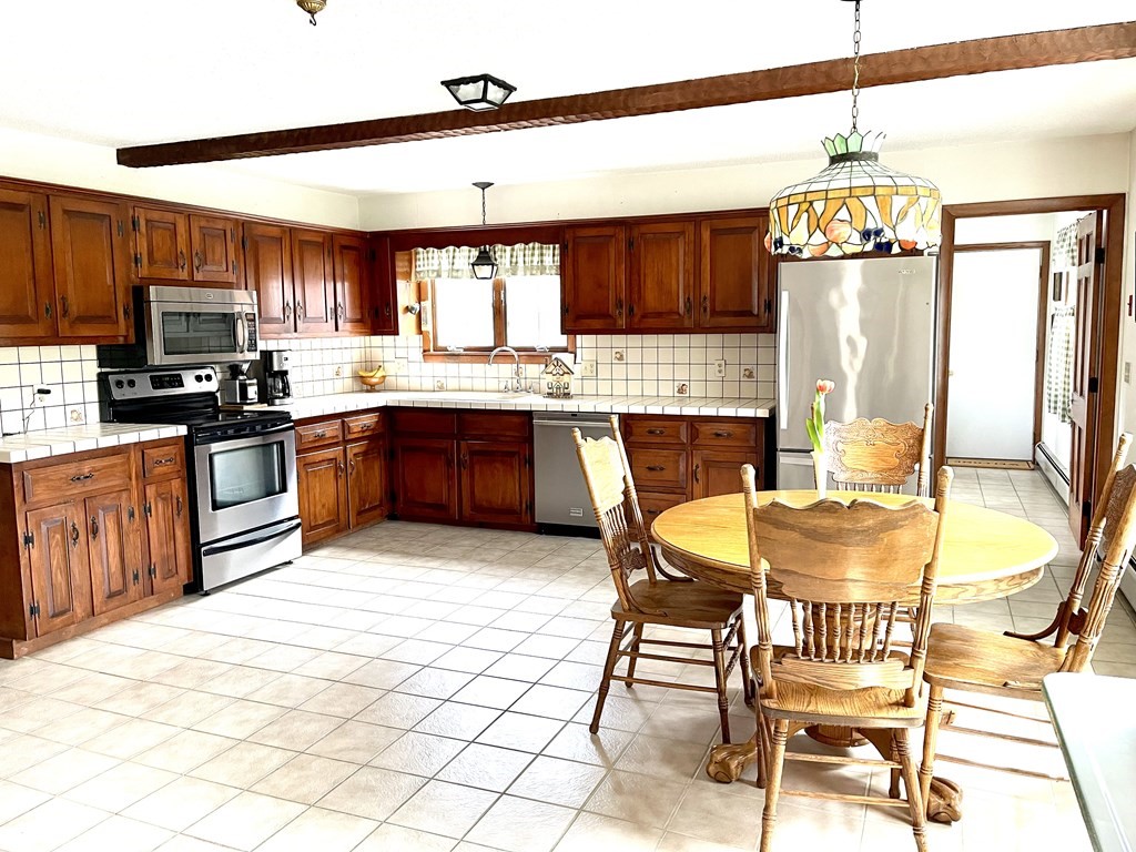 360 Main Road Westhampton, MA 01027 - Photo 6 of 42