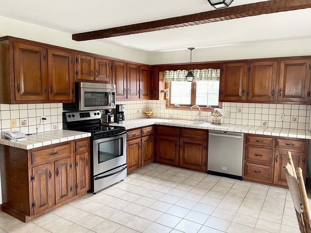 360 Main Road Westhampton, MA 01027 - Photo 8 of 42
