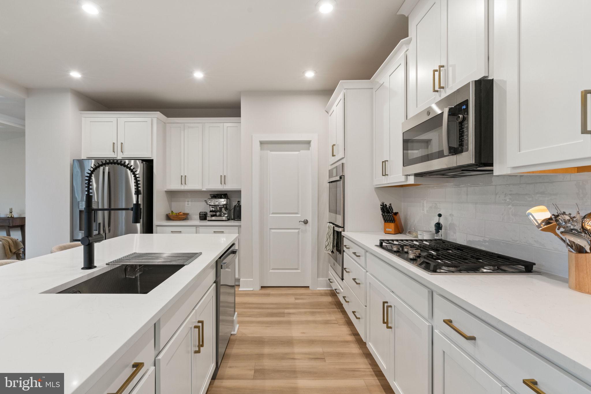 1924 Serviceberry Road Dumfries, VA 22026 - Photo 12 of 86 Gas Cooktop, Quartz Counters