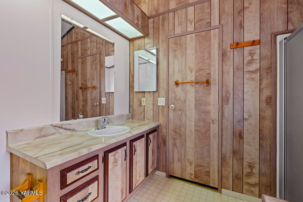 3701 Gun Club Road, Unit 43 Yakima, WA 98901 - Photo 19 of 26 Primary Bath