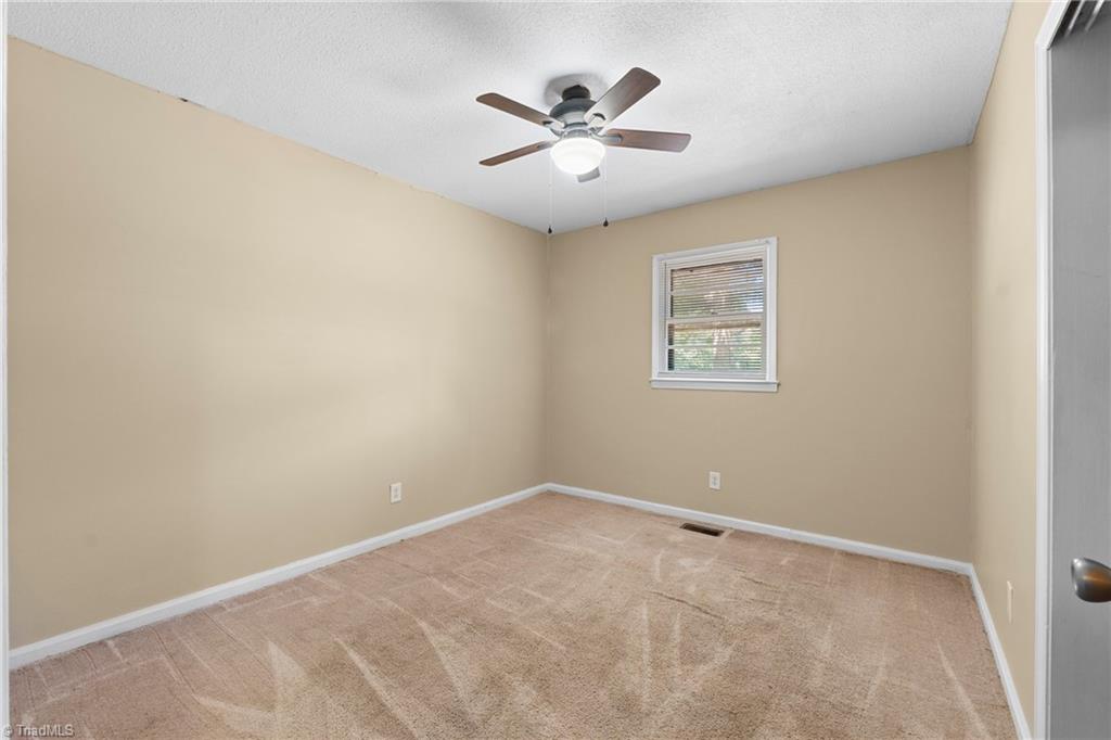 3622 Lower Lake Road Thomasville, NC 27360 - Photo 15 of 28 BEDROOM