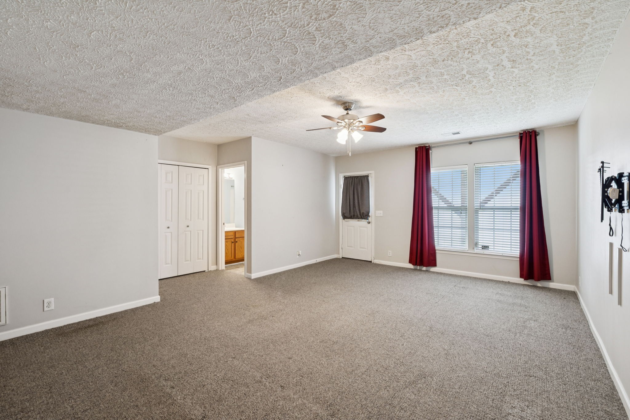 1345 Bell Road, Unit 412 Antioch, TN 37013 - Photo 29 of 34 a view of an empty room with a window