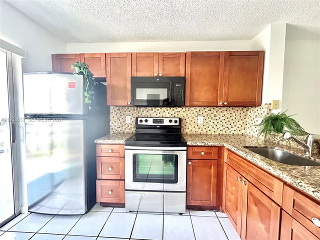 $320,000 | Silver Bluff Estates, Miami, FL 33133