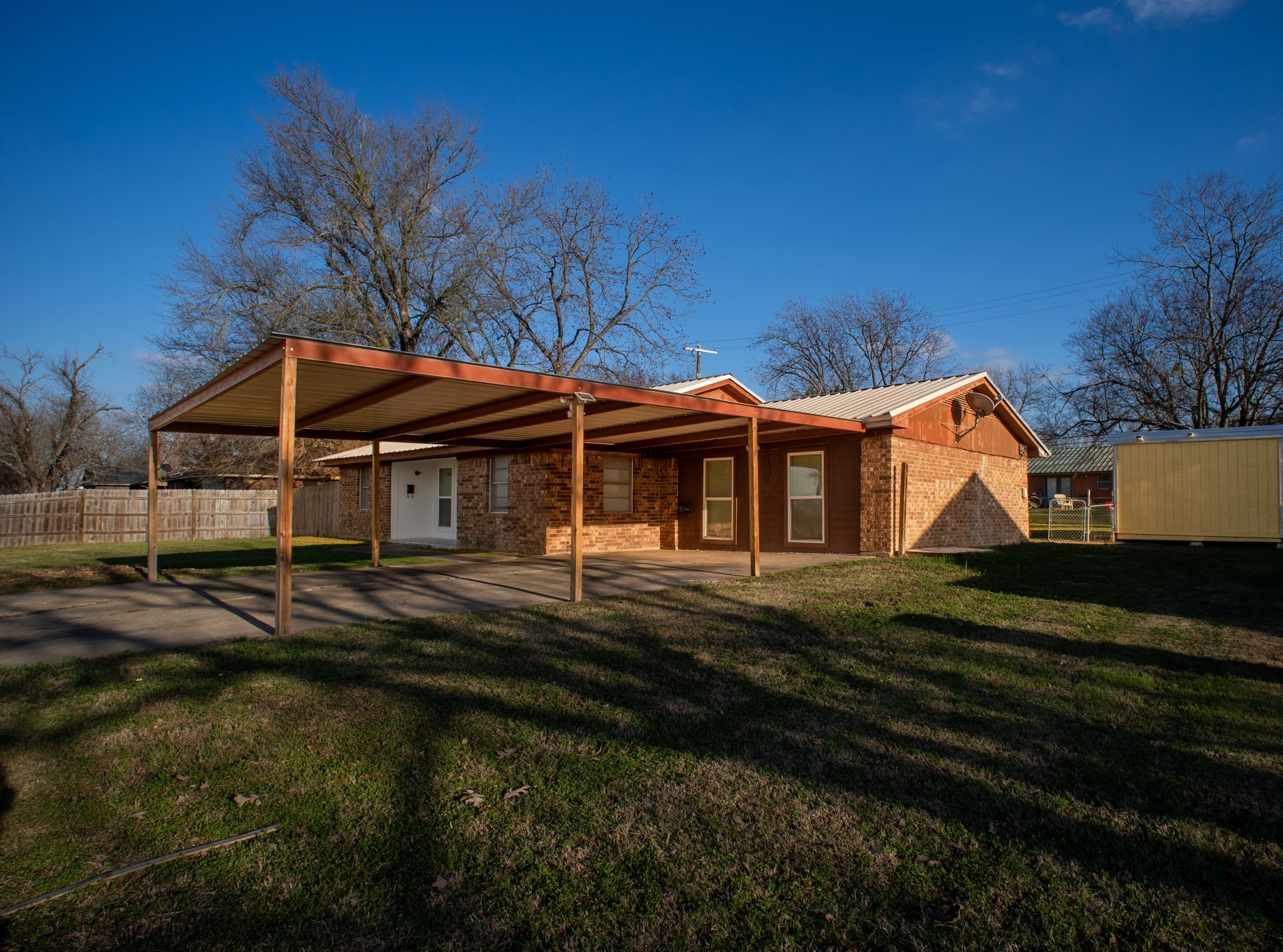 214 North Calhoun Street Groesbeck, TX 76642 - Photo 5 of 20 a front view of a house with a yard