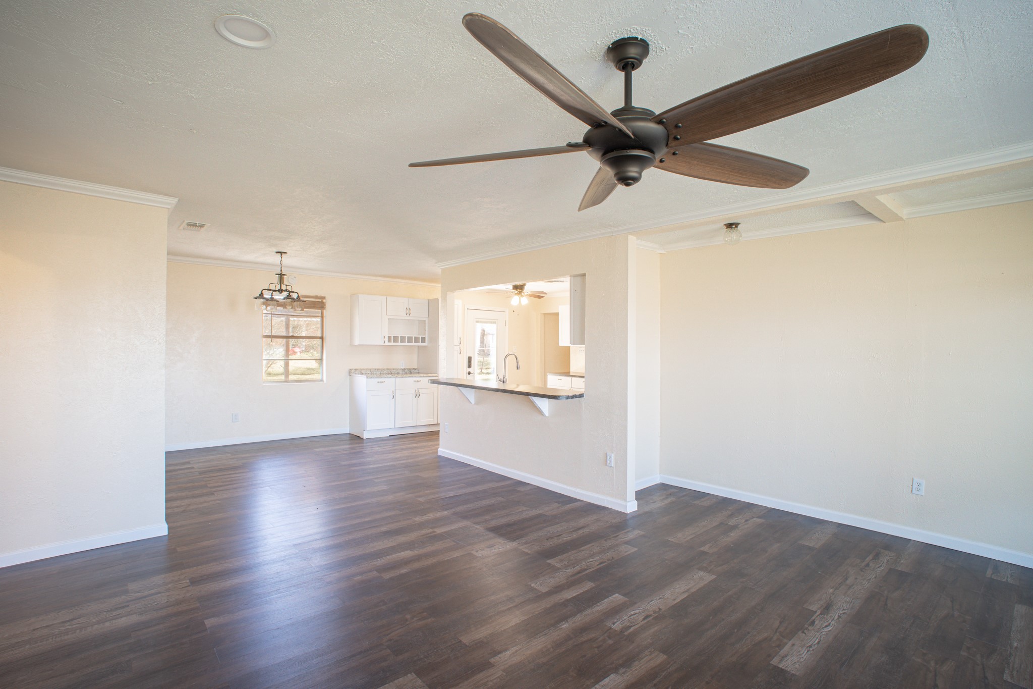 214 North Calhoun Street Groesbeck, TX 76642 - Photo 7 of 20 a view of an empty room and window