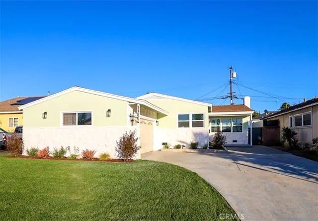 $919,999 | 11804 Atkinson Avenue, Hawthorne, CA 90250