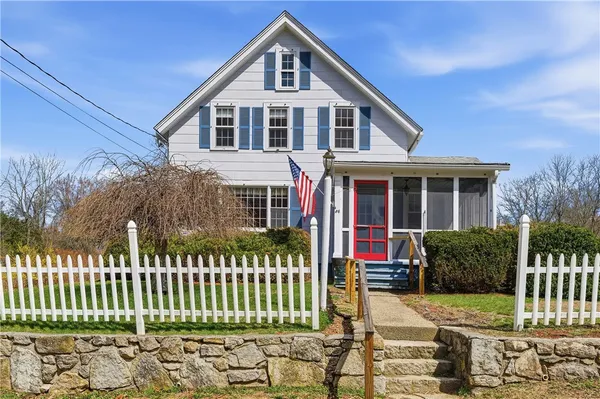 $399,900 | 86 Mendon Road, North Smithfield, RI 02896