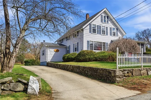 $399,900 | 86 Mendon Road, North Smithfield, RI 02896