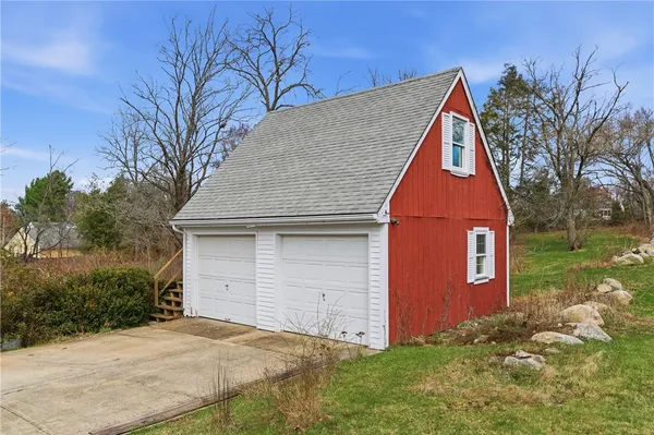 $399,900 | 86 Mendon Road, North Smithfield, RI 02896