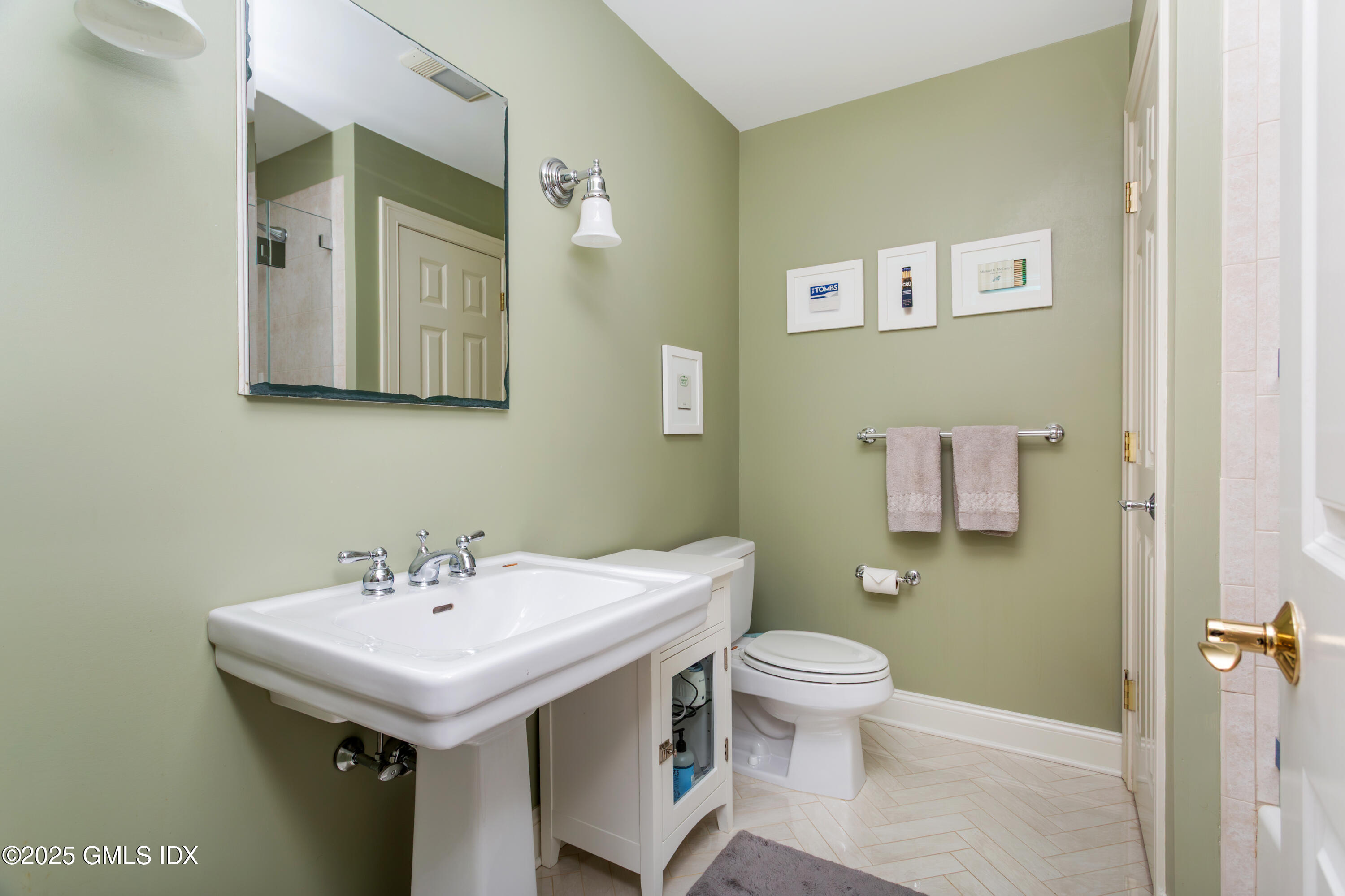 105 Hamilton Avenue, Unit 9 Greenwich, CT 06830 - Photo 13 of 20 a bathroom with a sink and a toilet