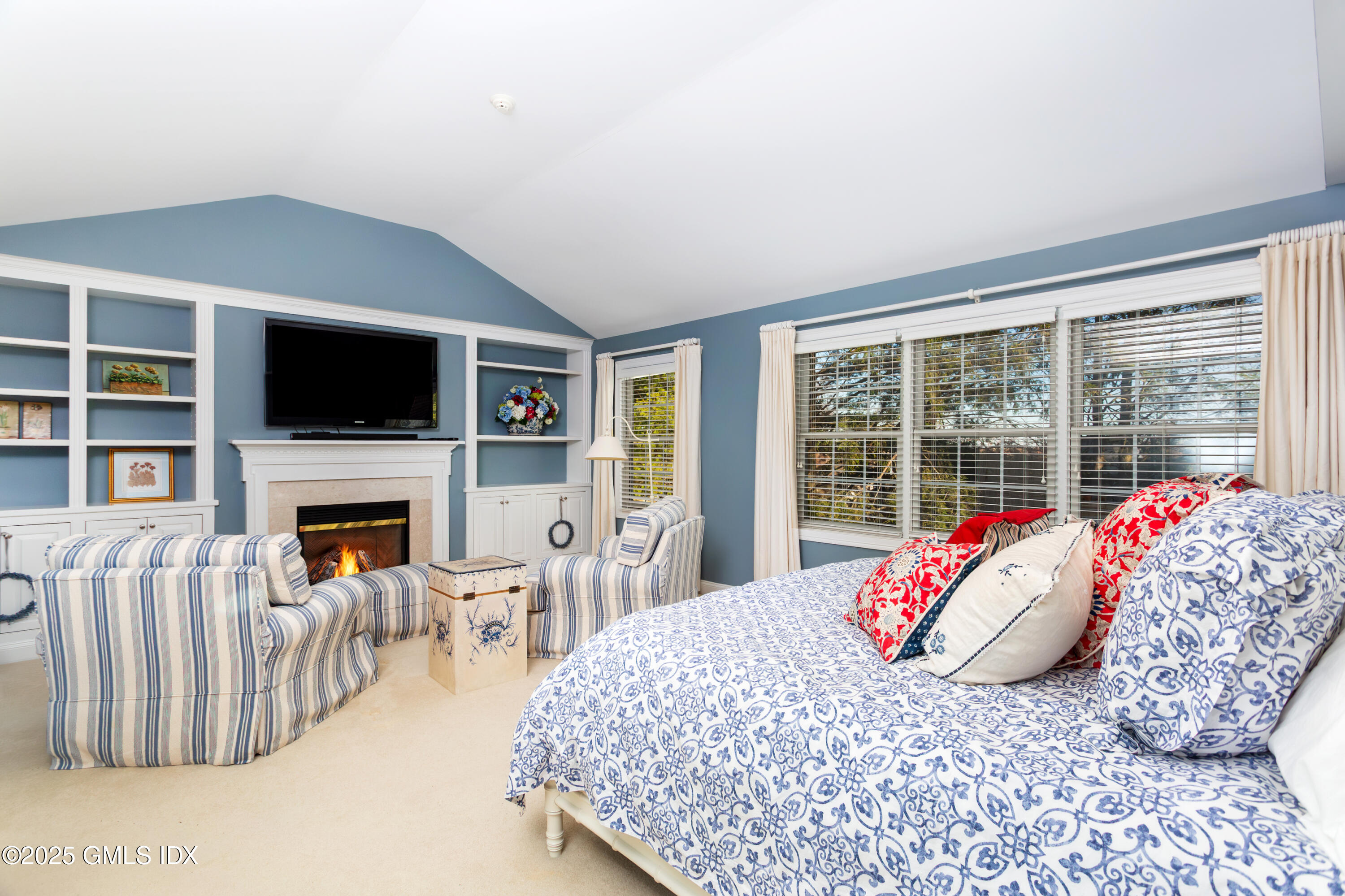 105 Hamilton Avenue, Unit 9 Greenwich, CT 06830 - Photo 10 of 20 a bedroom with a bed and a large window