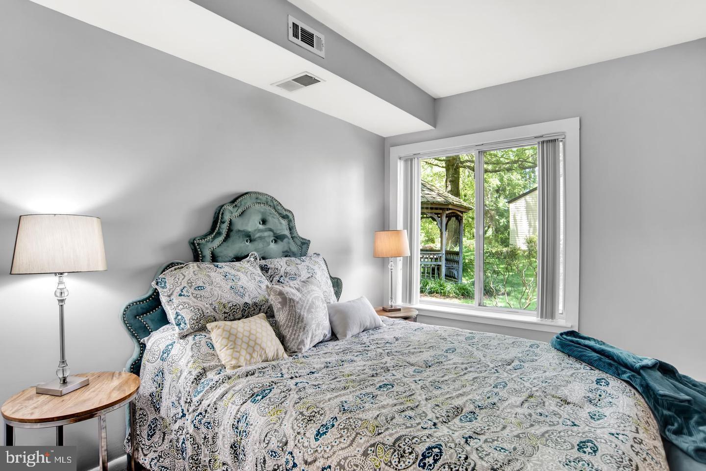 2572 Riva Road, Unit 5B Annapolis, MD 21401 - Photo 10 of 22 Primary bedroom. Pictures from prior listing