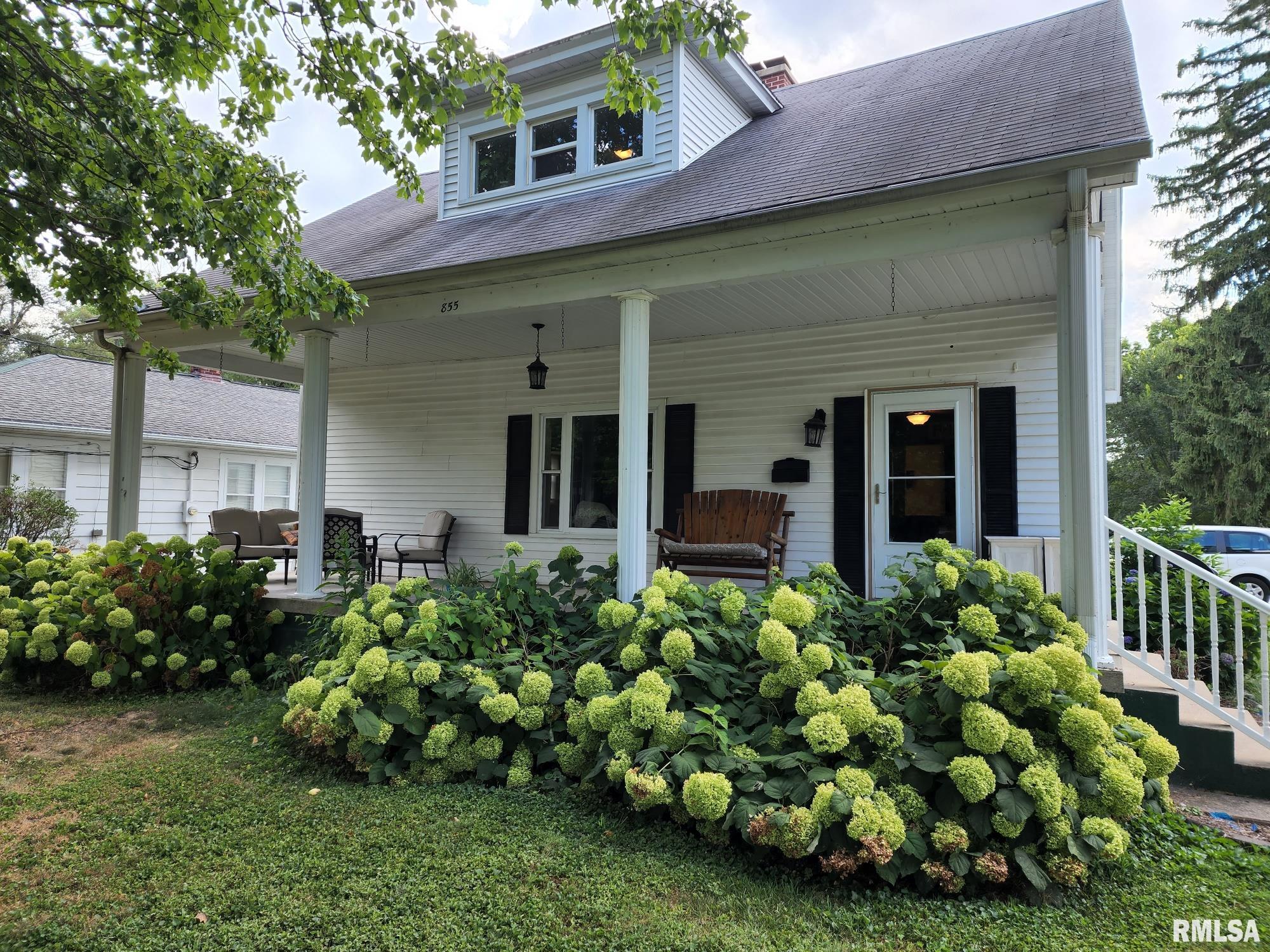 855 Edgehill Road Jacksonville, IL 62650 - Photo 1 of 30 Gallery Image 1