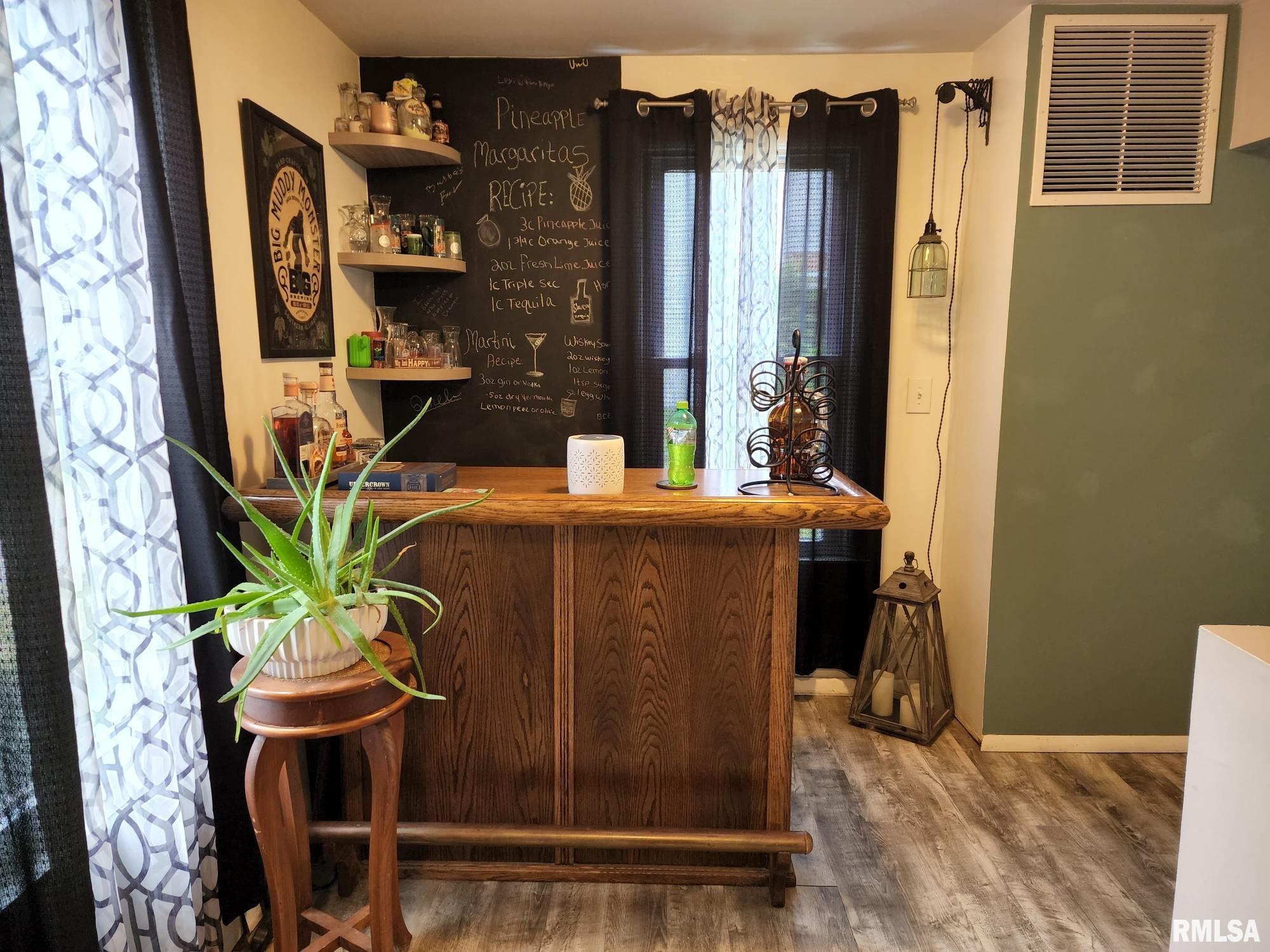 855 Edgehill Road Jacksonville, IL 62650 - Photo 14 of 30 Gallery Image 14
