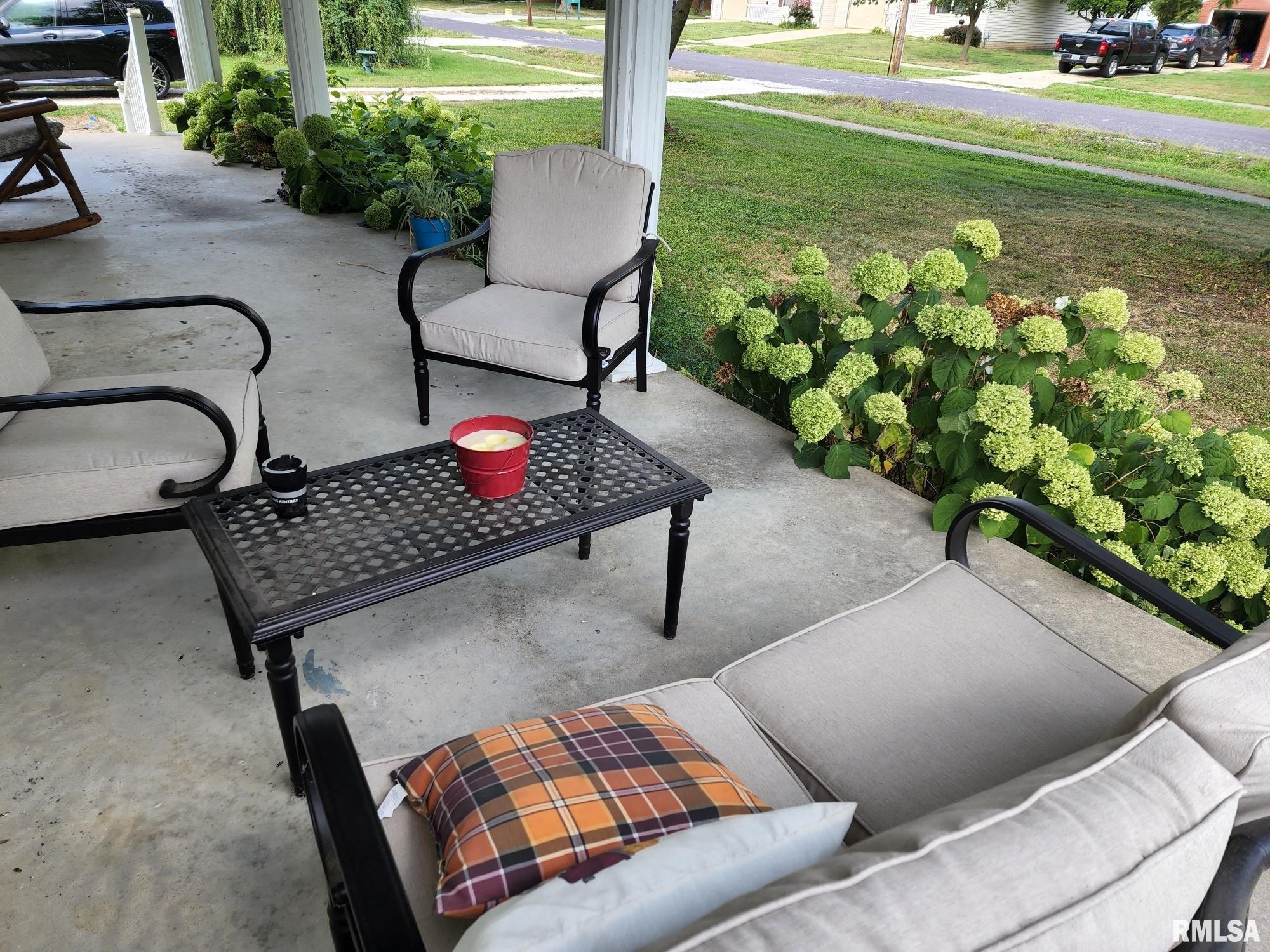 855 Edgehill Road Jacksonville, IL 62650 - Photo 9 of 30 Gallery Image 9