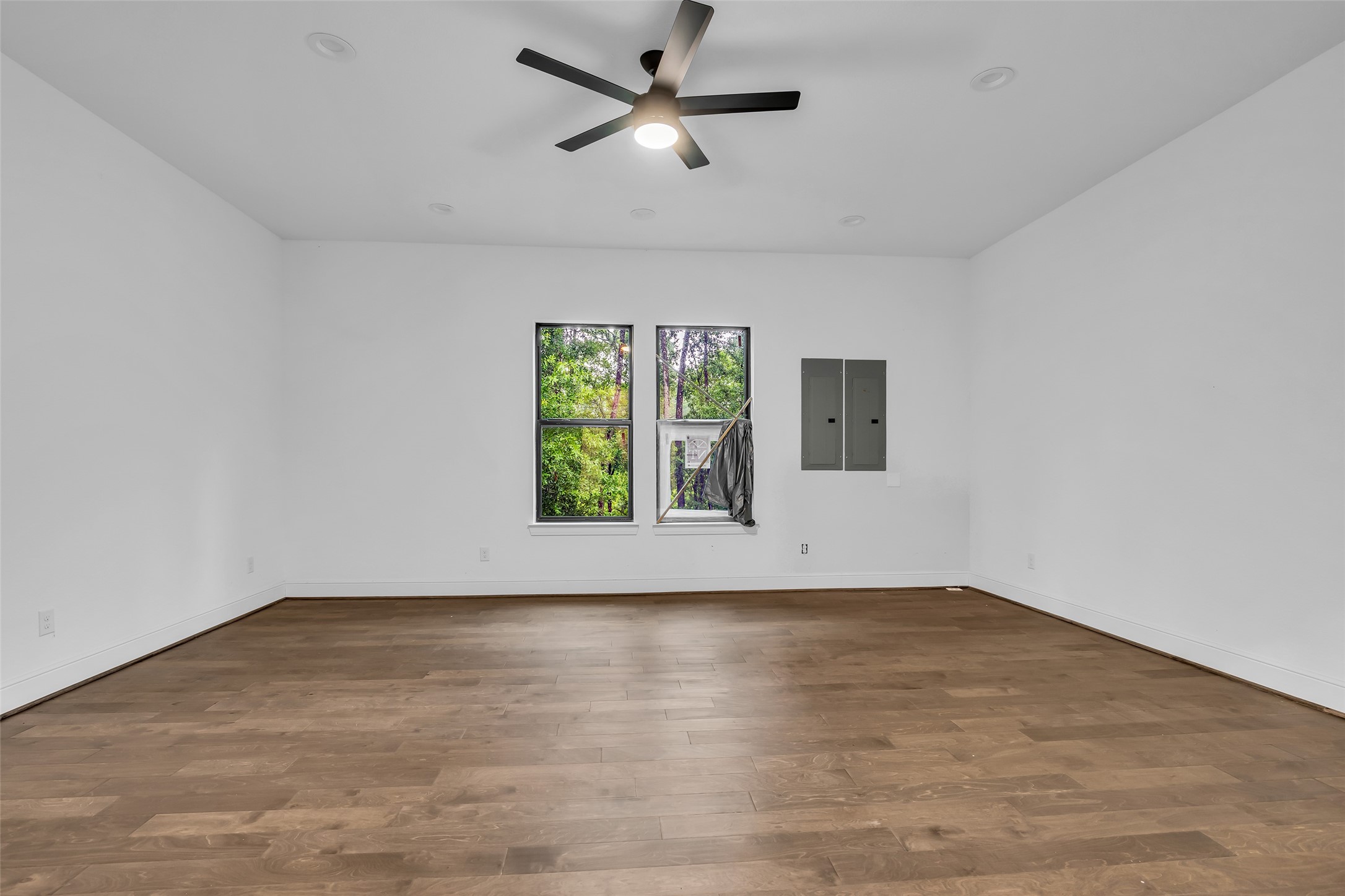2 Deer Ridge Estates Boulevard Houston, TX 77339 - Photo 24 of 25 Versatile flex space perfect for a home theater, private library, or secondary living area. This room offers endless possibilities to suit your lifestyle needs, whether you are seeking a dedicated entertainment hub, a quiet retreat for reading, or an additional lounge for guests and family.