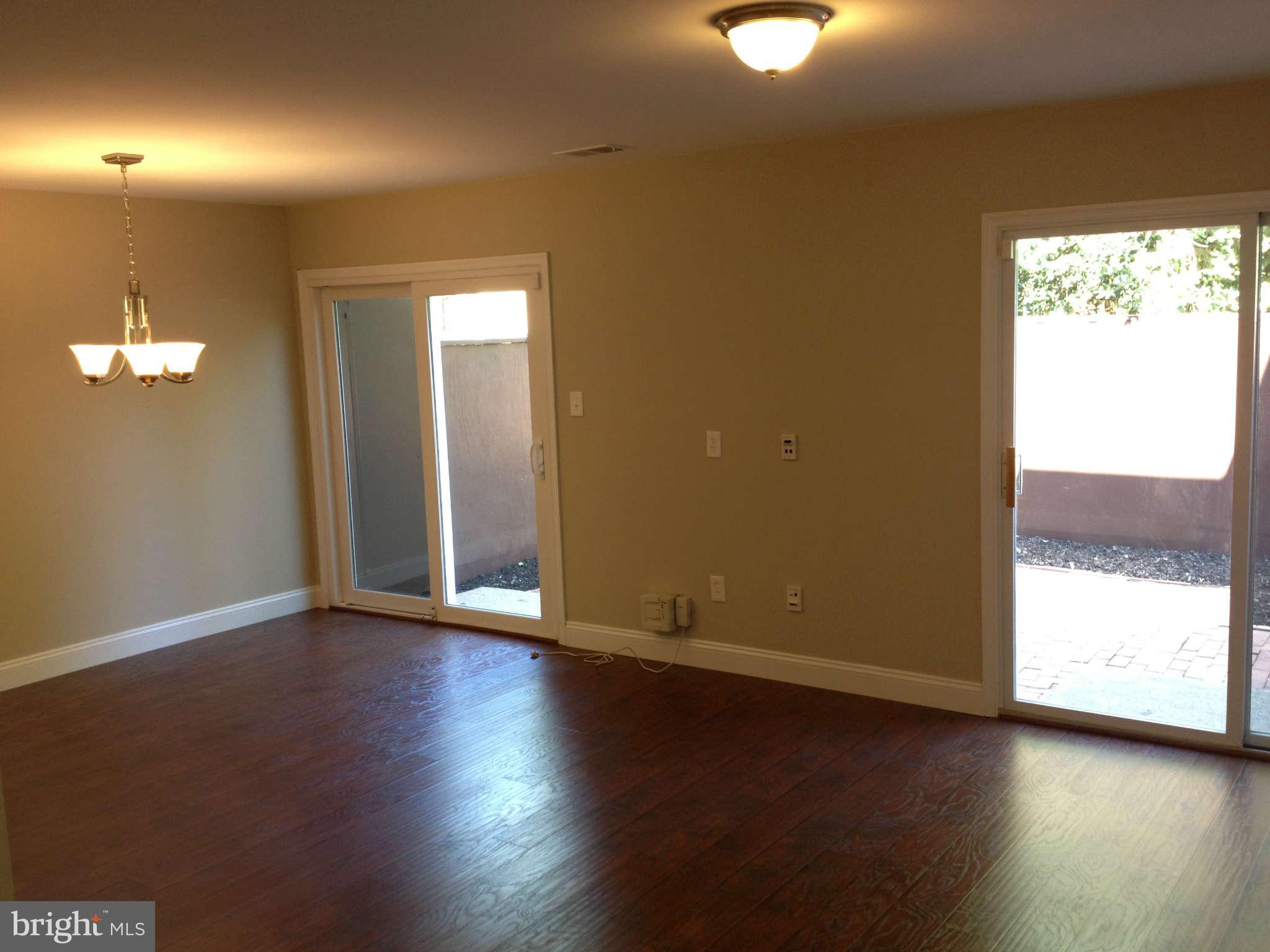 11180 Forest Edge Drive Reston, VA 20190 - Photo 7 of 24 Living Room