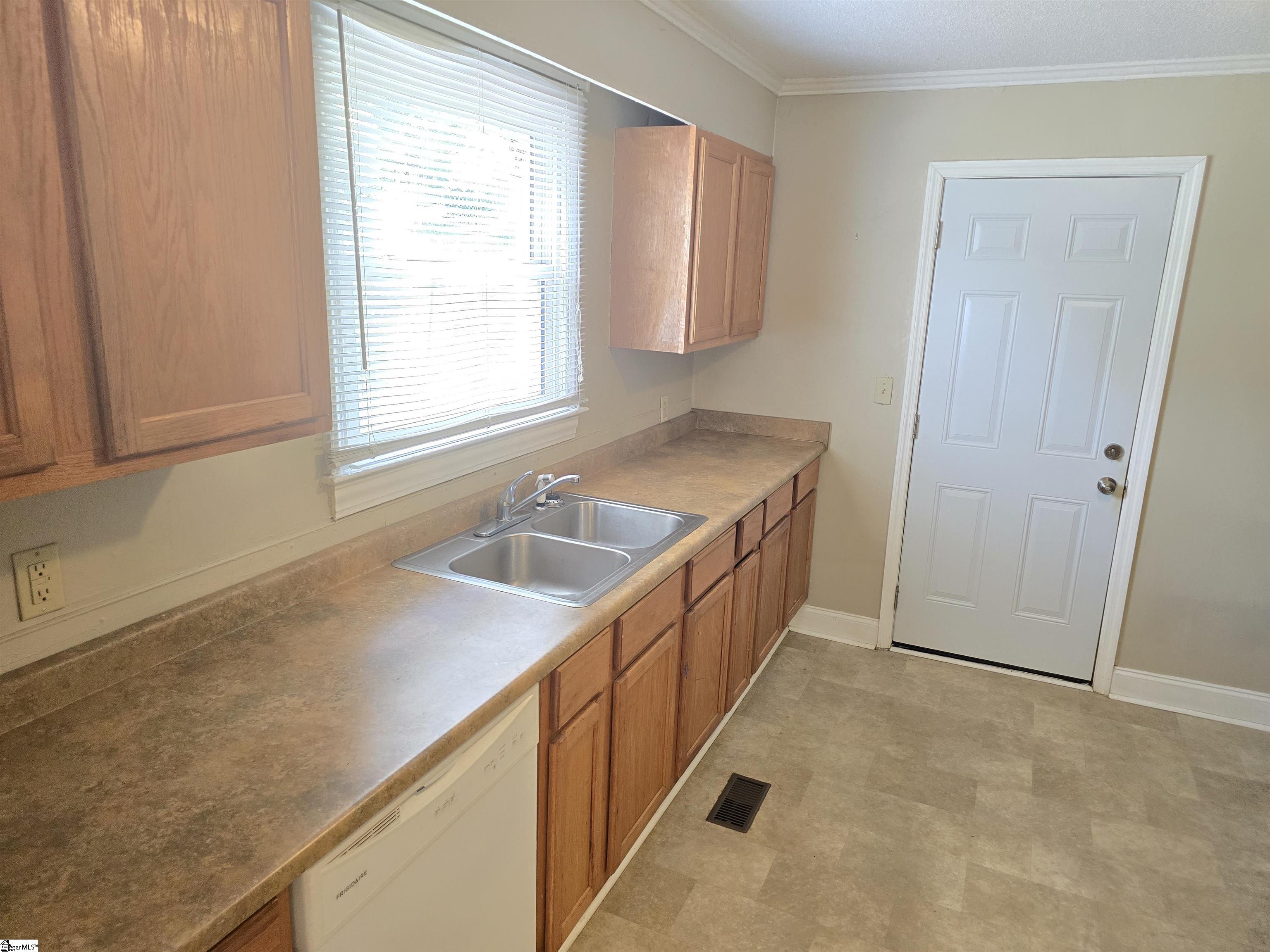 216 Keith Drive Greenville, SC 29607 - Photo 7 of 16