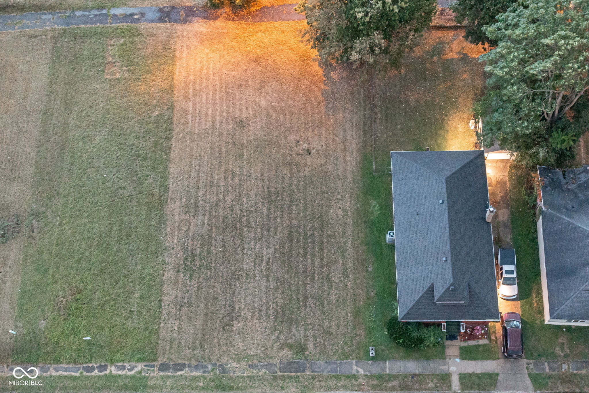 2114 Locust Street Anderson, IN 46016 - Photo 2 of 5