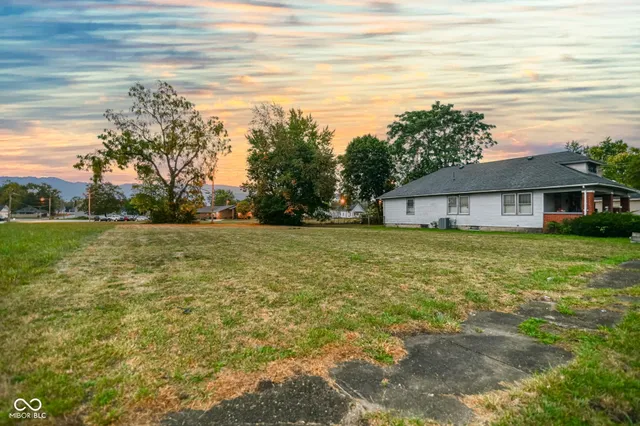 $10,000 | 2114 Locust Street, Anderson, IN 46016