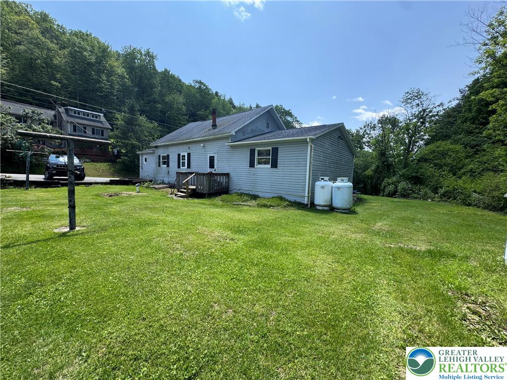 2330 Long Run Road Lehighton, PA 18235 - Photo 4 of 25 Right side yard