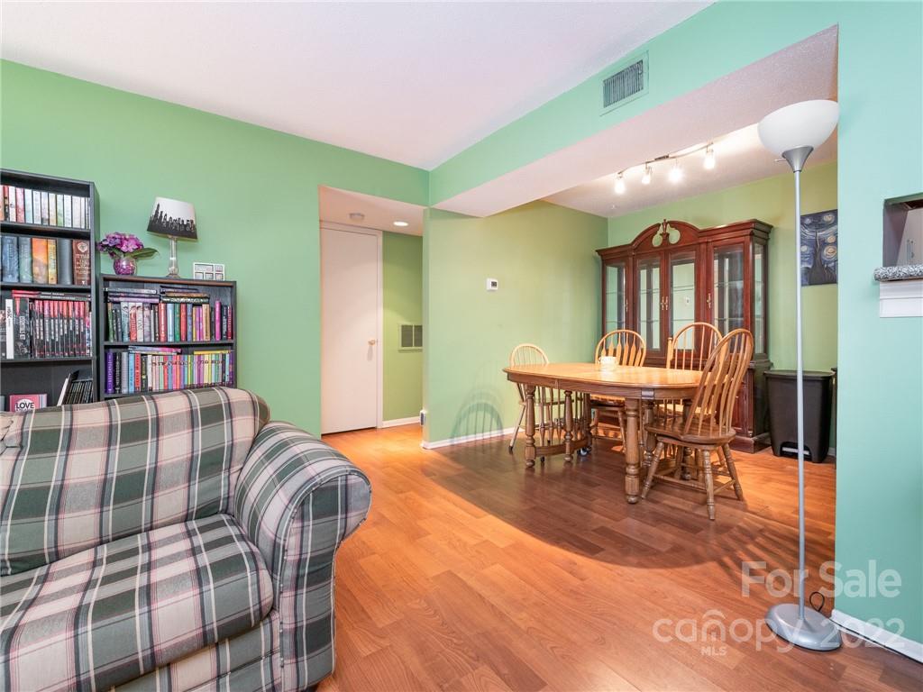 5012 Sardis Road, Unit E Charlotte, NC 28270 - Photo 11 of 31 Gallery Image 11